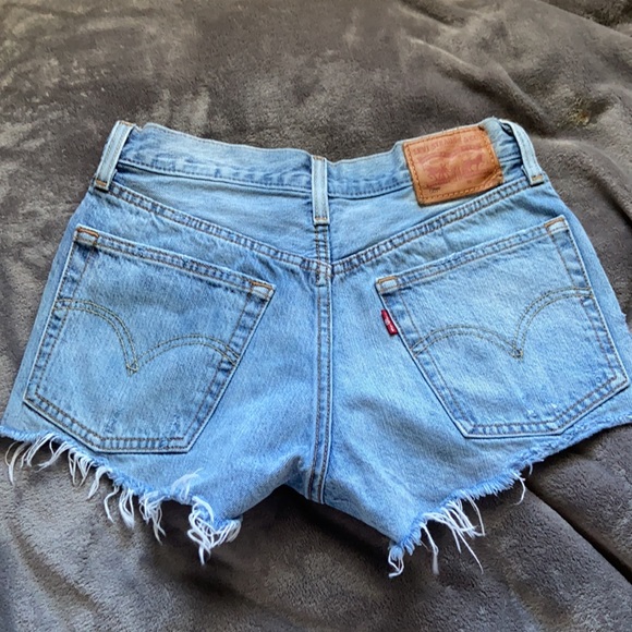 Levi’s denim shorts - Picture 4 of 5